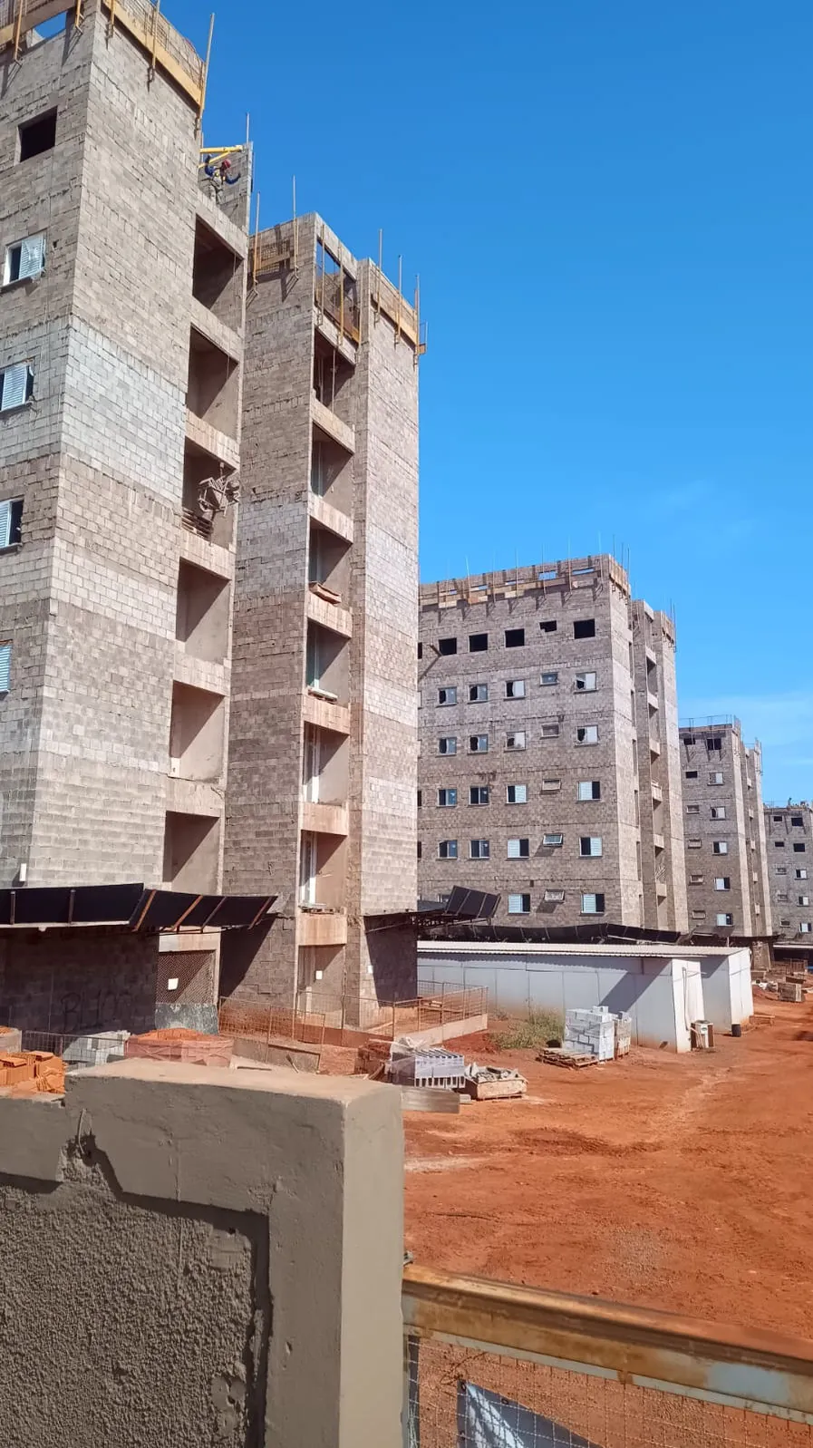 Obra em andamento: estrutura dos blocos